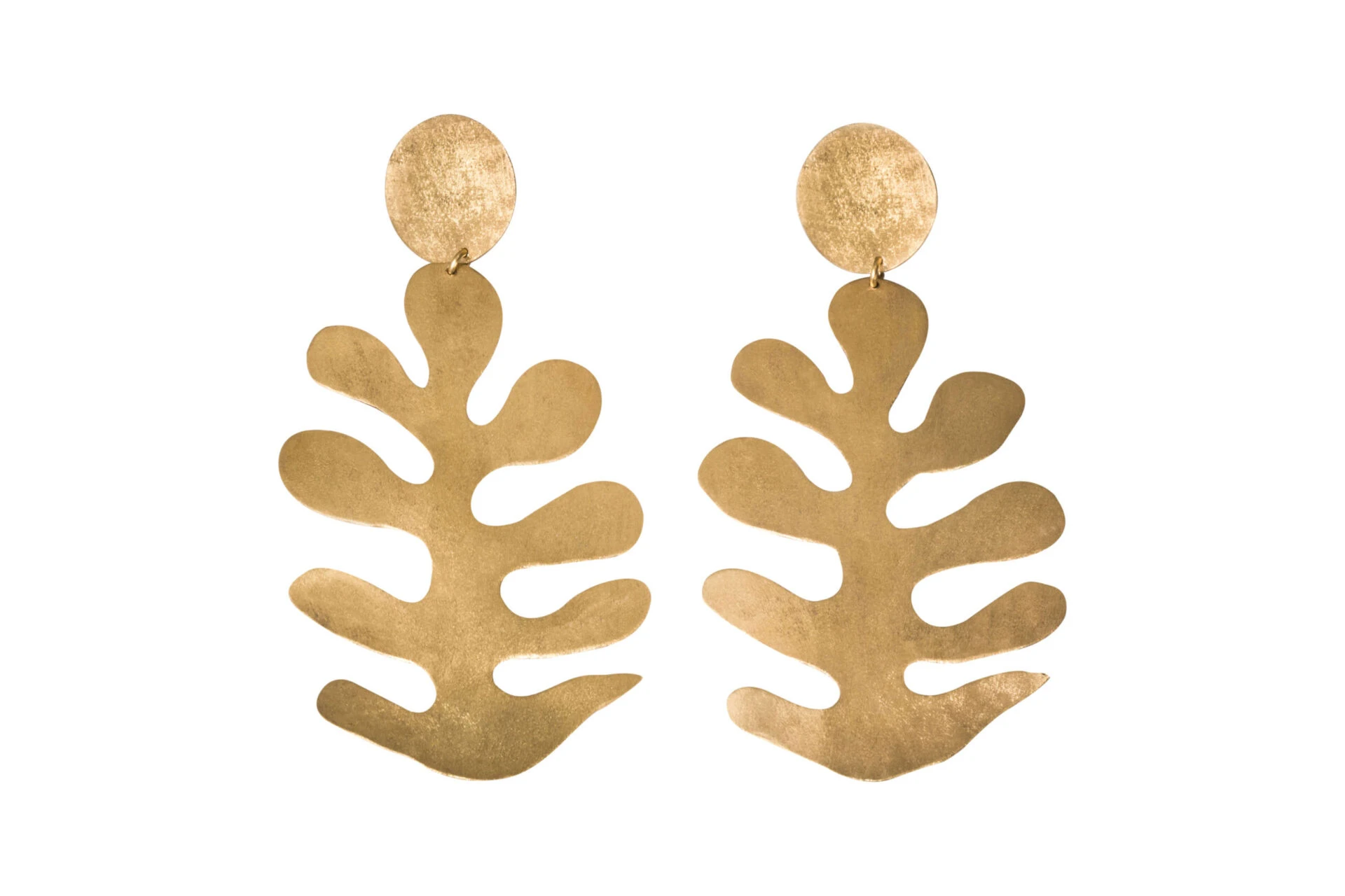 _MG_7360_MG_736-fondoblanco Alejandra de Coss women’s cut out leaf gold plated earrings Earrings contemporary jewellery Luxury Shoes