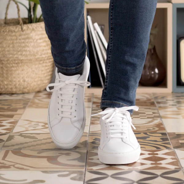 Men low top sneakers