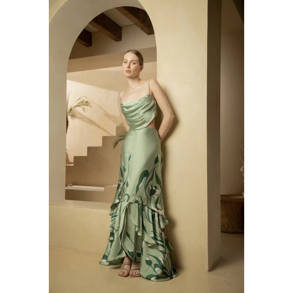 Andres Otalora luxury designer Skit with bold silhouette in linen