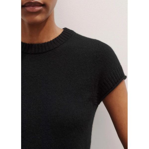 Me and Em Cashmere Shrunken Baby Tee – luxury British Black in Me and Em exclusively at Luxury Shoes 