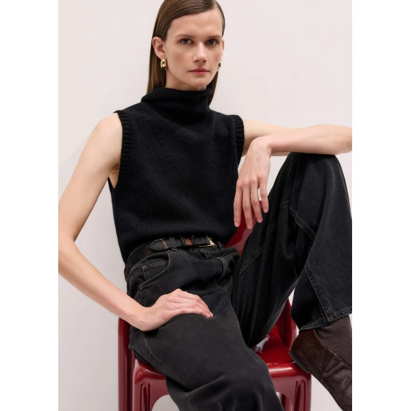 Me and Em Crop Sweater Vest – luxury British Black in Me and Em exclusively at Luxury Shoes 