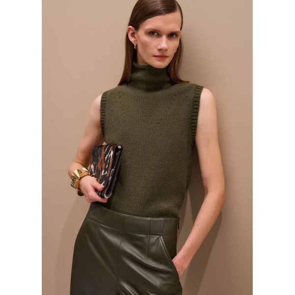 Me + Em Straight Crop Vest – luxury British Green in Me and Em exclusively at Luxury Shoes 