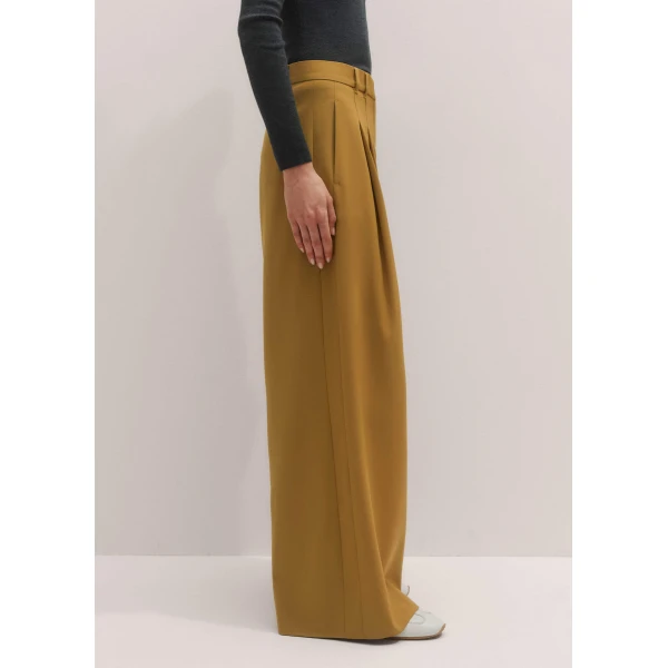 Me + Em Wide-Leg Pleat Pant – luxury British Yellow in Me and Em exclusively at Luxury Shoes 