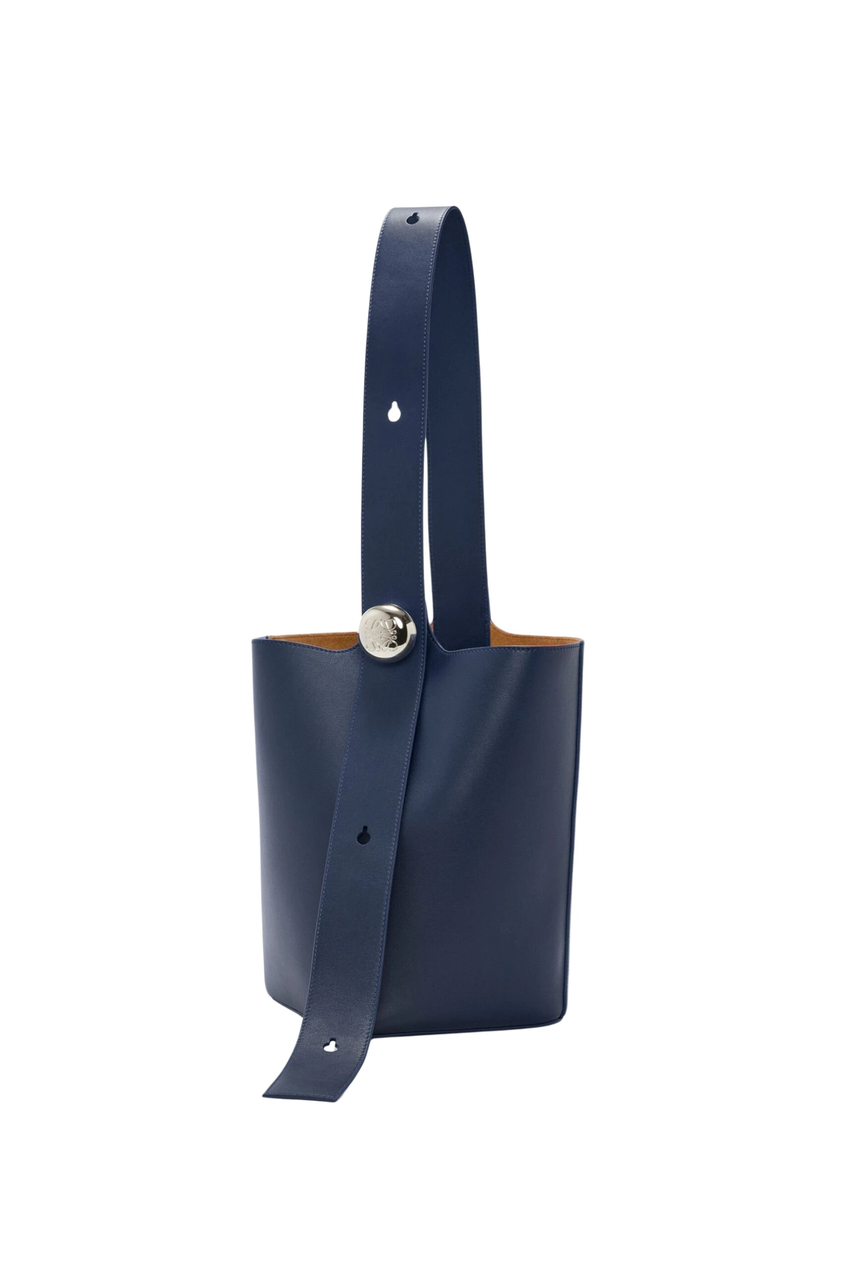 LOEWE-Medium-Pebble-Bucket-In-Smooth-Calfskin-2025-coveti-6-scaled29303_nobg coveti