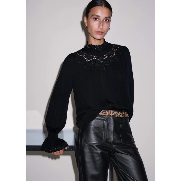 Me + Em Embroidered Top