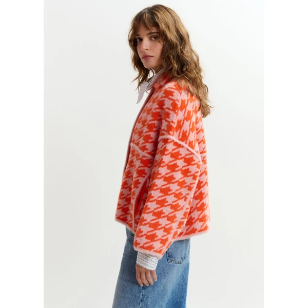 Essentiel Antwerp Orange and dusty pink houndstooth knit cardigan - Essentiel Antwerp Knitwear - Colorful Belgian Design - Shop at Luxury Shoes 