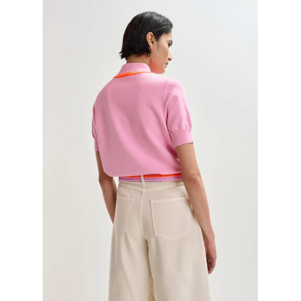 Essentiel Antwerp Pink fine-knit polo with orange scarf-like contrast collar - Essentiel Antwerp Tops - Colorful Belgian Design - Shop at Luxury Shoes 