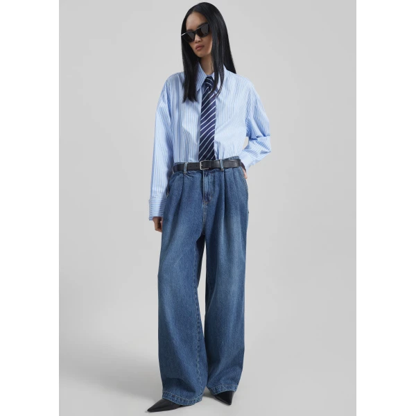 The Frankie Shop Buxton Pleated Wide Jeans - Medium Wash - Oversized Minimalist Pants in Blue - Shop at Luxury Shoes 