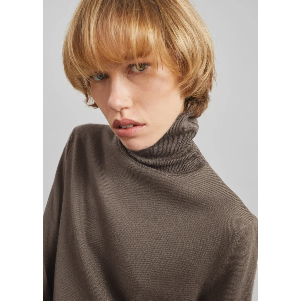 The Frankie Shop Eve Thin Turtleneck Sweater - Dark Taupe - Oversized Minimalist Knitwear in Brown - Shop at Luxury Shoes 