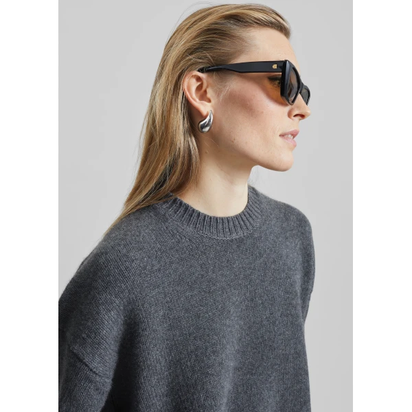 The Frankie Shop Loulou De Saison Pia Oversized Cashmere Sweater - Anthracite Melange - Oversized Minimalist Knitwear in Grey - Shop at Luxury Shoes 