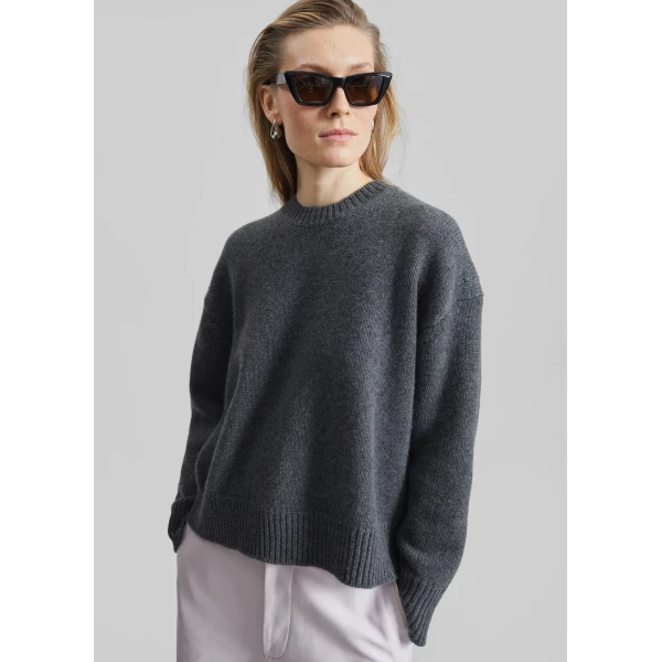 The Frankie Shop Loulou De Saison Pia Oversized Cashmere Sweater - Anthracite Melange - Oversized Minimalist Knitwear in Grey - Shop at Luxury Shoes 