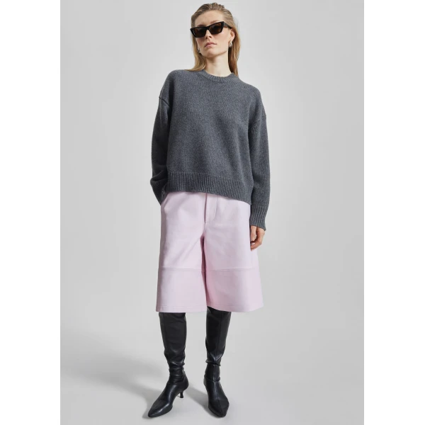 The Frankie Shop Olivia Leather Bermuda Shorts - Faded Pink - Oversized Minimalist Shorts in Pink - Shop at Luxury Shoes 