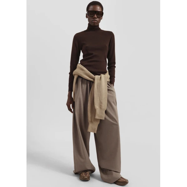 The Frankie Shop Utica Thin Turtleneck Sweater - Brown - Oversized Minimalist Knitwear in Brown - Shop at Luxury Shoes 