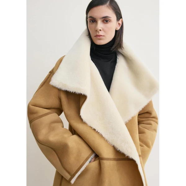 Draped shearling coat tan - Image 5