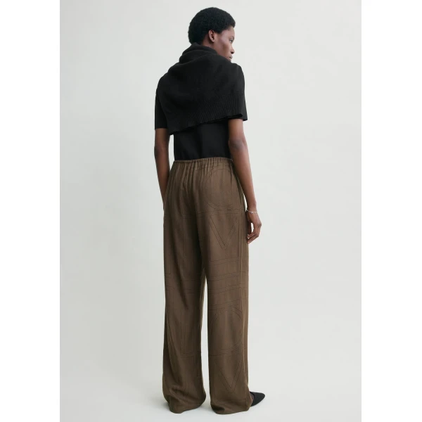 Toteme Loungewear with minimalist design at Luxury Shoes 