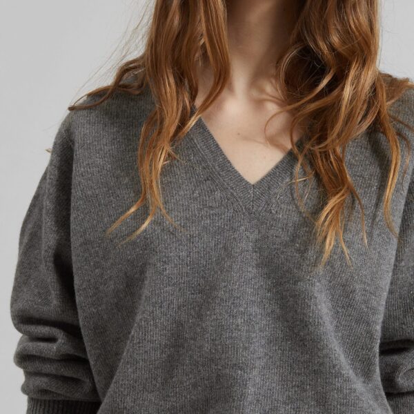 The Frankie Shop Ronse V-Neck Superfine Lambswool Sweater - Grey - Oversized Minimalist Knitwear in Grey - Shop at Luxury Shoes 