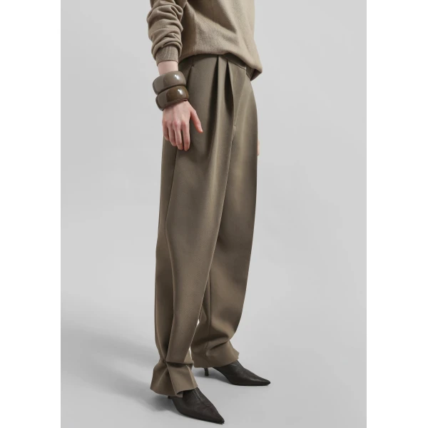 The Frankie Shop Doyer Pleated Trousers - Moss Green - Oversized Minimalist Pants in Green - Shop at Luxury Shoes 
