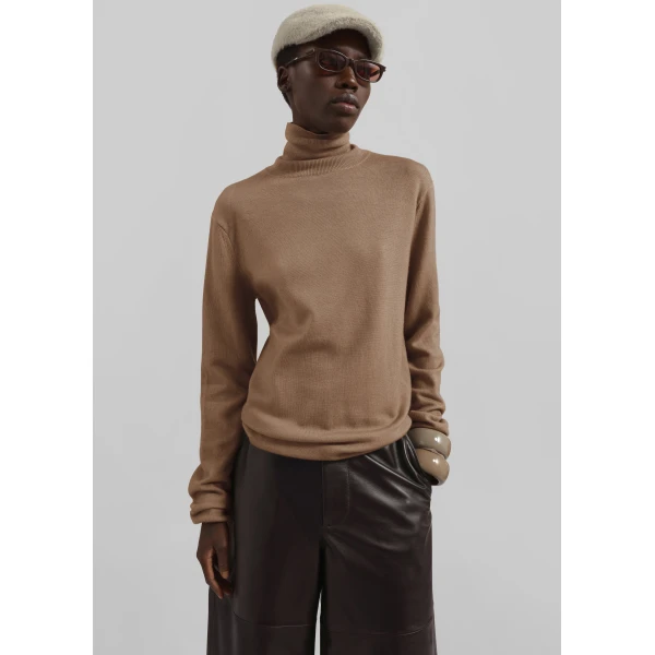 The Frankie Shop Eve Thin Turtleneck Sweater - Camel - Oversized Minimalist Knitwear in Beige - Shop at Luxury Shoes 