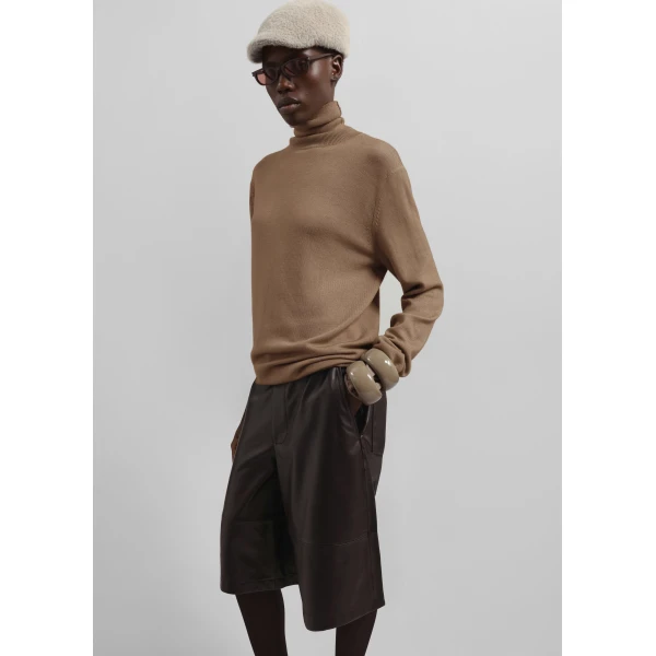 The Frankie Shop Eve Thin Turtleneck Sweater - Camel - Oversized Minimalist Knitwear in Beige - Shop at Luxury Shoes 