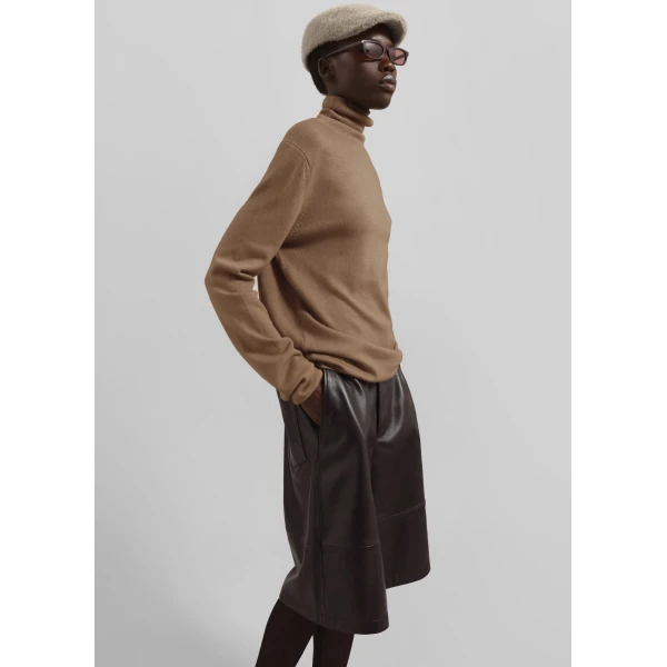 The Frankie Shop Eve Thin Turtleneck Sweater - Camel - Oversized Minimalist Knitwear in Beige - Shop at Luxury Shoes 