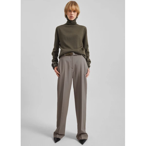 The Frankie Shop Eve Thin Turtleneck Sweater - Olive - Oversized Minimalist Knitwear in Green - Shop at Luxury Shoes 
