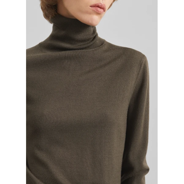 The Frankie Shop Eve Thin Turtleneck Sweater - Olive - Oversized Minimalist Knitwear in Green - Shop at Luxury Shoes 