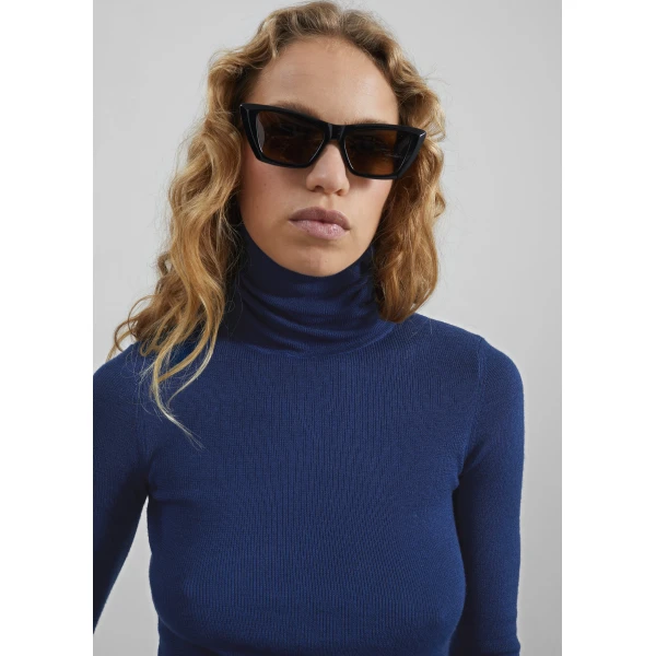 The Frankie Shop Utica Thin Turtleneck Sweater - Blue - Oversized Minimalist Knitwear in Blue - Shop at Luxury Shoes 