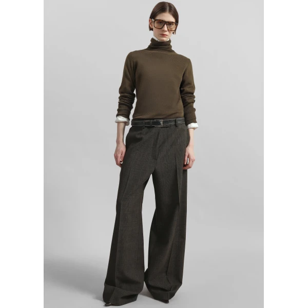 The Frankie Shop Utica Thin Turtleneck Sweater - Olive - Oversized Minimalist Knitwear in Green - Shop at Luxury Shoes 