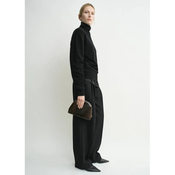 Totême Classic Cashmere Crew Knit Black - Knitwear - Scandinavian Minimalist Luxury at Luxury Shoes 