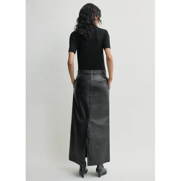 Totême Classic Jersey Tee Black - Tops - Scandinavian Minimalist Luxury at Luxury Shoes 
