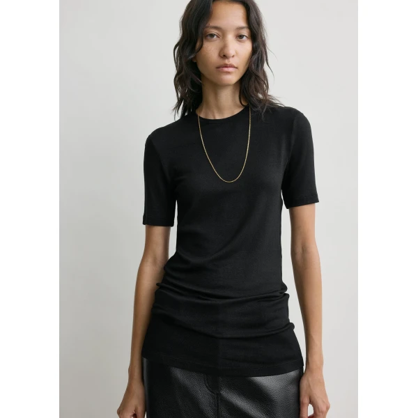 Totême Classic Jersey Tee Black - Tops - Scandinavian Minimalist Luxury at Luxury Shoes 