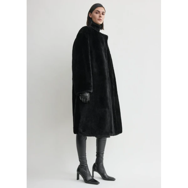 Totême Collarless Shearling Coat Black - Coats - Scandinavian Minimalist Luxury at Luxury Shoes 