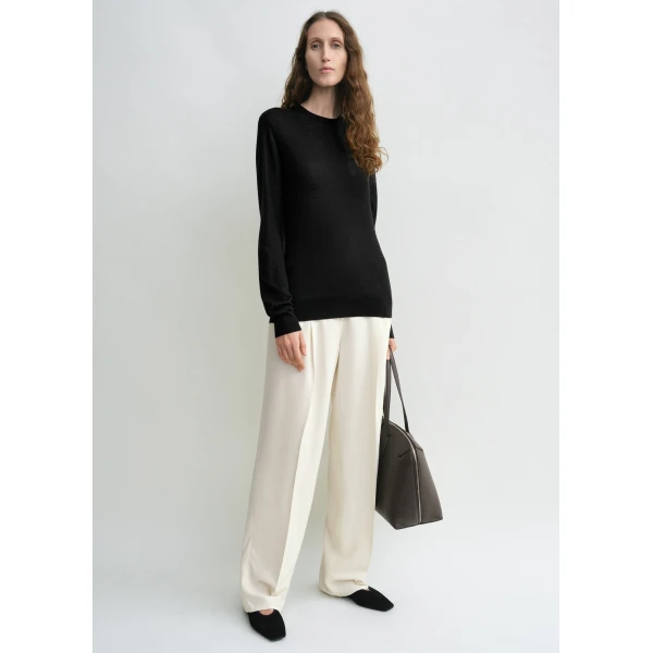Totême Fine Crew Knit Black - Knitwear - Scandinavian Minimalist Luxury at Luxury Shoes 