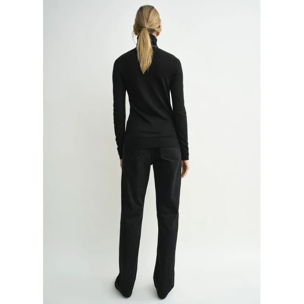 Totême Fine Turtleneck Black - Knitwear - Scandinavian Minimalist Luxury at Luxury Shoes 