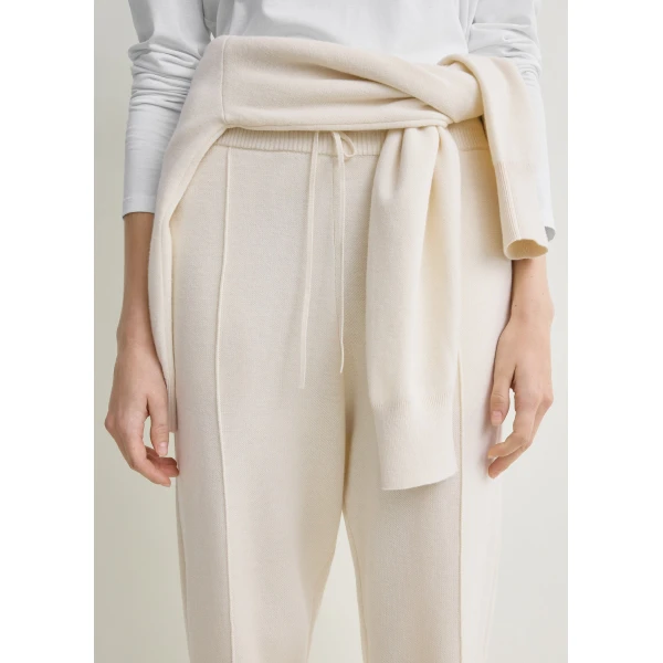Totême Pintucked Sweatpants Ecru - Pants - Scandinavian Minimalist Luxury at Luxury Shoes 