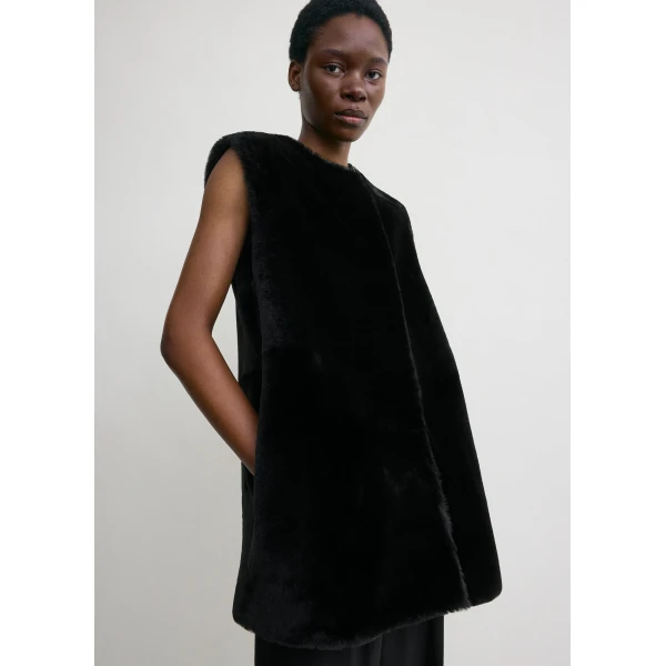 Totême Plush Shearling Vest Black - Jackets - Scandinavian Minimalist Luxury at Luxury Shoes 