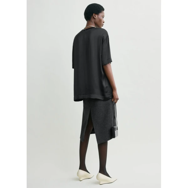 Totême Satin Tee Black - Tops - Scandinavian Minimalist Luxury at Luxury Shoes 
