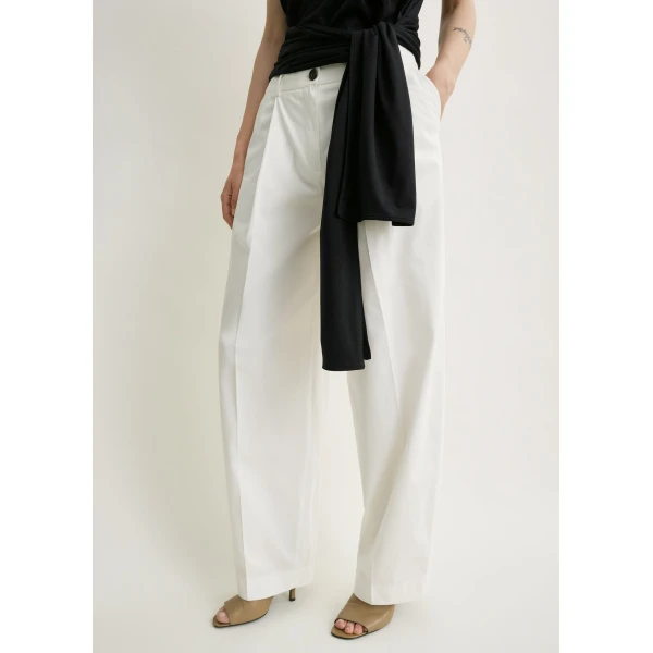 Totême Single Pleat Cotton Trousers White - Pants - Scandinavian Minimalist Luxury at Luxury Shoes 