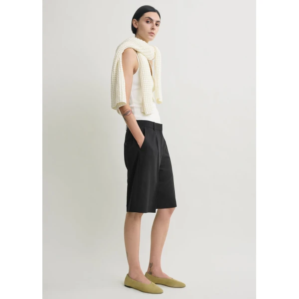 Totême Wide Fluid Shorts Black - Shorts - Scandinavian Minimalist Luxury at Luxury Shoes 