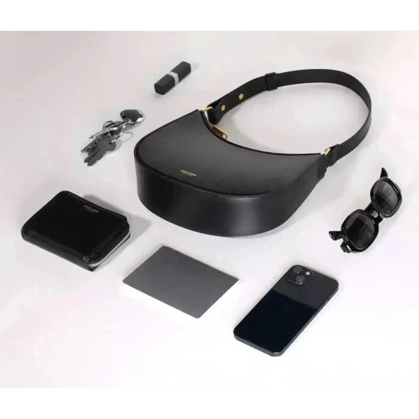 Ateliers Auguste Marceau in Black bag