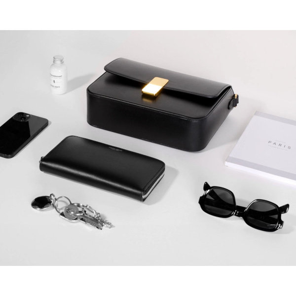 Ateliers Auguste Monceau in Black bag