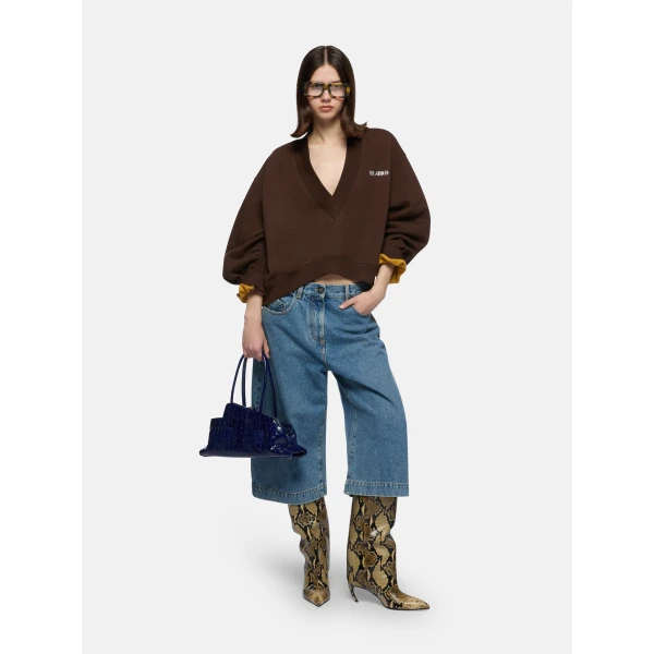 Dark brown sweatshirt