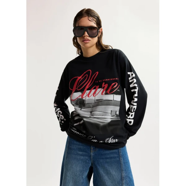 white and red cotton long-sleeve T-shirt