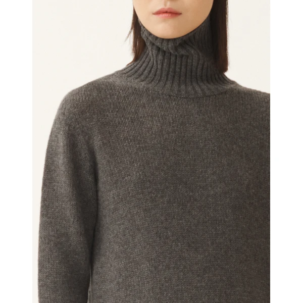 Cashmere Turtleneck Sweater in Grey - Image 5