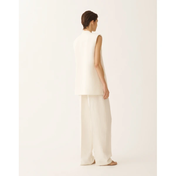Fluid Linen and Viscose Vest in Butter