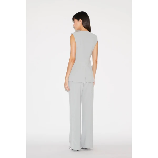 grey pants