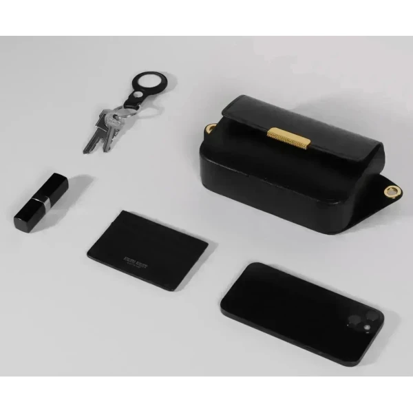 Ateliers Auguste Roquette in Burgundy bag