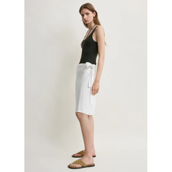 Totême Beach pareo in White - Beachwear - Scandinavian Minimalist Luxury at Luxury Shoes 