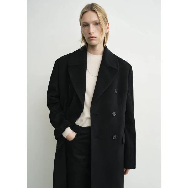 Totême Broad coat in Black - Coats - Scandinavian Minimalist Luxury at Luxury Shoes 