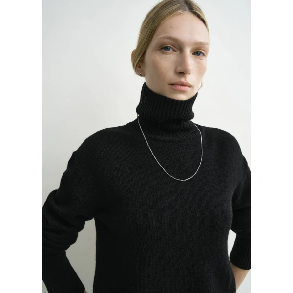 Totême Cashmere turtleneck in Black - Knitwear - Scandinavian Minimalist Luxury at Luxury Shoes 